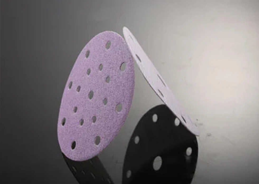 Qual é a diferença entre lixa de cerâmica e outros materiais abrasivos?