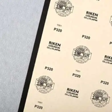 Que grãos estão disponíveis para rolo de lixa de carboneto de silício?